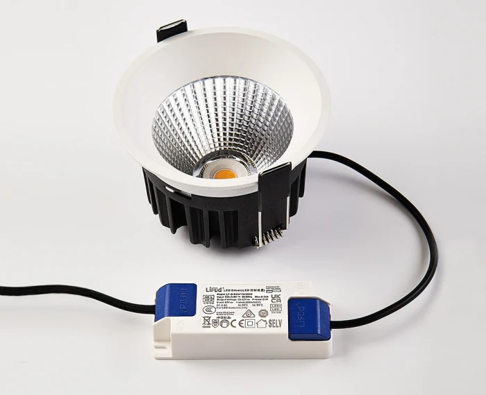 Светильник встраиваемый влагозащищенный ITALLINE IT08-8036 white 4000K-4190-4192