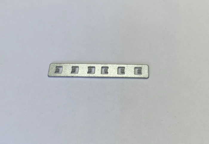 Планка соединительная для встраиваемого магнитного шинопровода Crystal Lux CLT 0.223 04