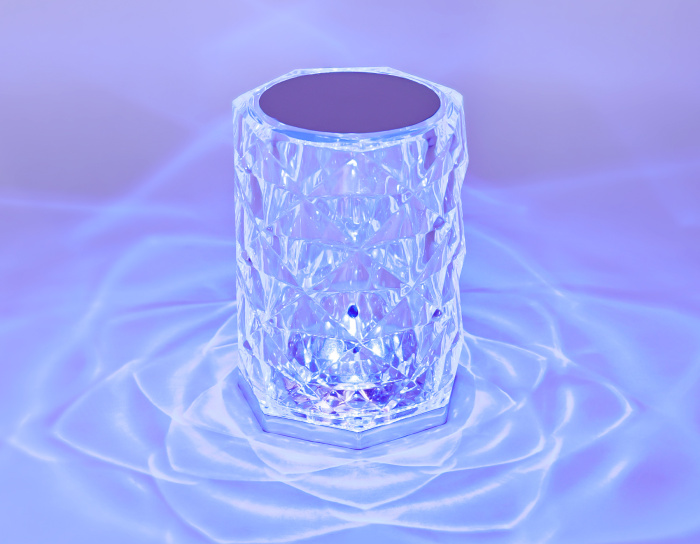 Настольная светодиодная лампа с сенсорным выключателем и пультом Ambrella light DE8013