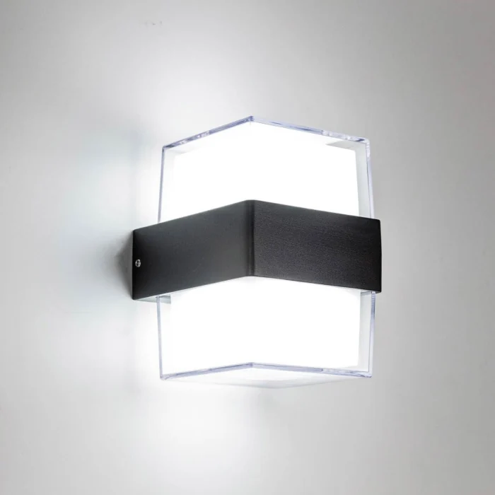 Уличный настенный светильник Citilux Garda CLU0009K