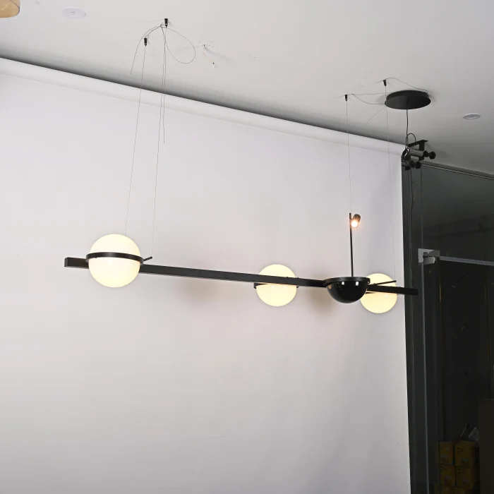 Реечный подвесной светильник PALMA Wall lamp 3 шара + 1 вазон горизонтальная ImperiumLoft