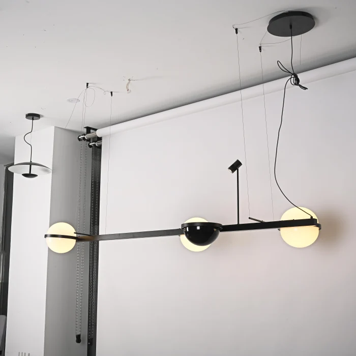 Реечный подвесной светильник PALMA Wall lamp 3 шара + 1 вазон горизонтальная ImperiumLoft