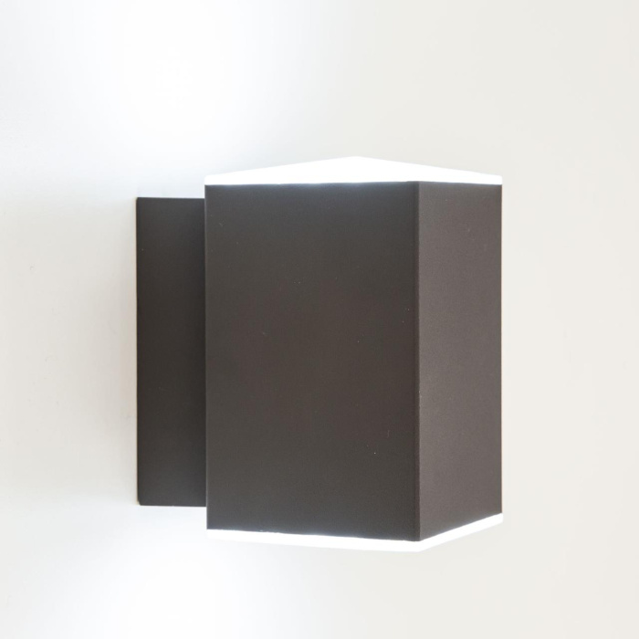 Уличный настенный светильник Citilux Garda CLU0002