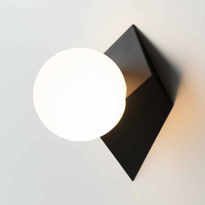 Настенный светильник Maytoni Cubeo MOD445WL-01B