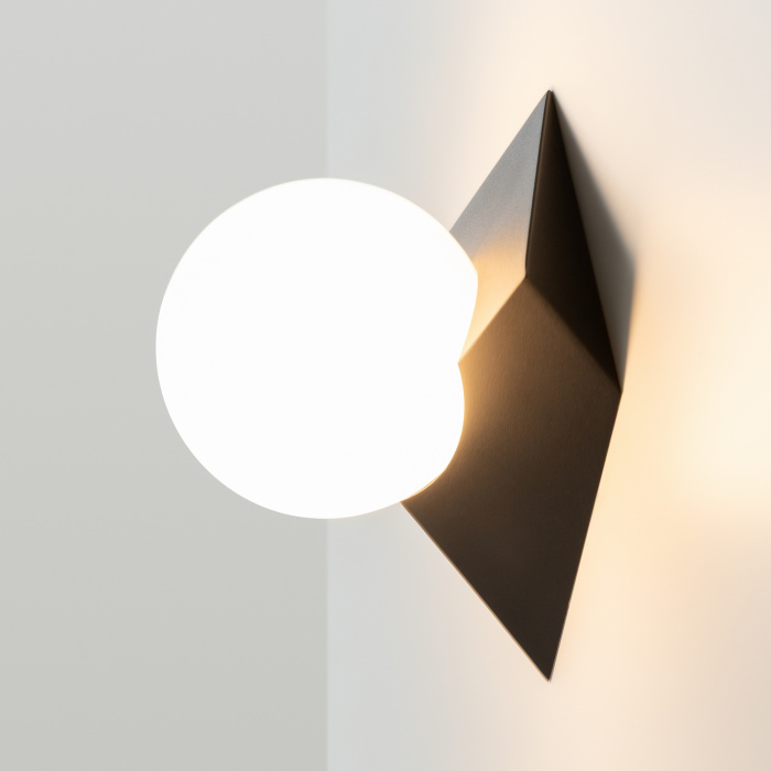 Настенный светильник Maytoni Cubeo MOD445WL-01B