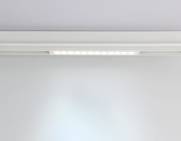 Управляемый светодиодный светильник для шинопровода Magnetic 220V диммируемый 3000-6400K Ambrella light GL1301