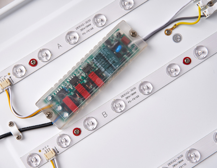 Потолочный светодиодный светильник с пультом и дополнительной подсветкой Ambrella light FF76