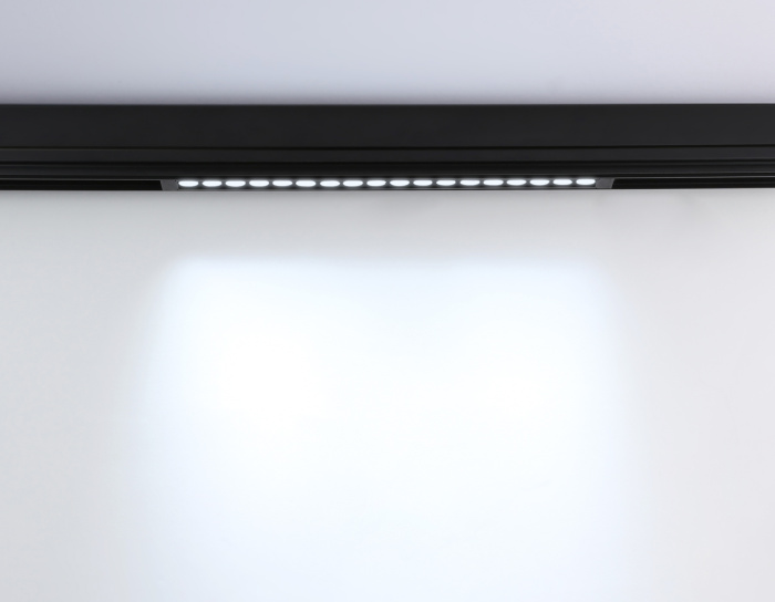 Управляемый светодиодный светильник для шинопровода Magnetic 220V диммируемый 3000-6400K Ambrella light GL1314