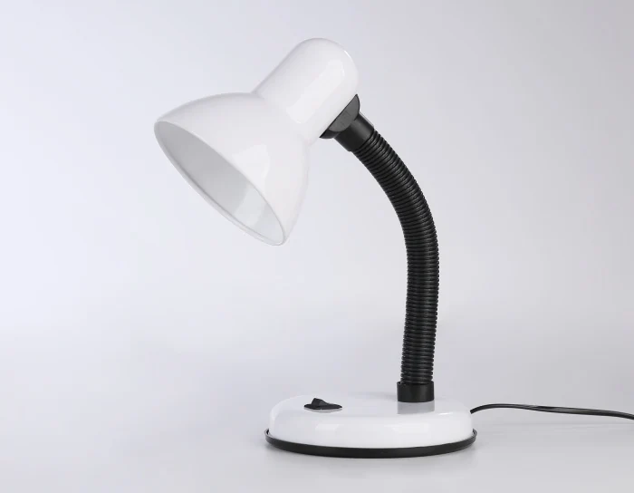 Настольная лампа со сменной лампой E27 с выключателем Ambrella light DE7701