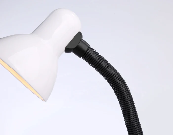 Настольная лампа со сменной лампой E27 с выключателем Ambrella light DE7701