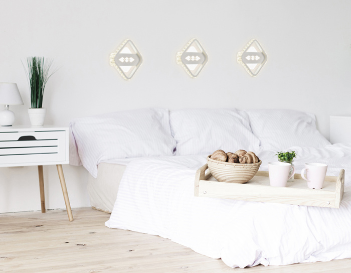 Настенный светодиодный светильник с хрусталем Ambrella light FA225