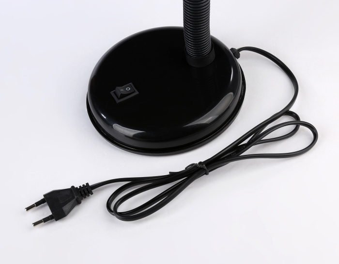 Настольная лампа со сменной лампой E27 с выключателем Ambrella light DE7704