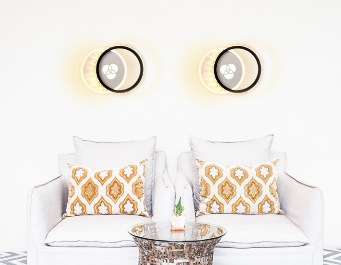 Настенный светодиодный светильник с хрусталем Ambrella light FA228