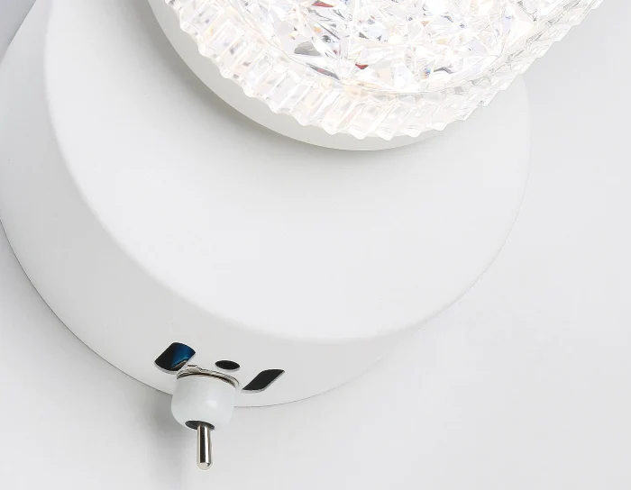 Настенный светодиодный светильник с выключателем на корпусе Ambrella light FA3931