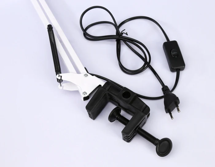 Настольная лампа со сменной лампой E27 на струбцине Ambrella light DE7719