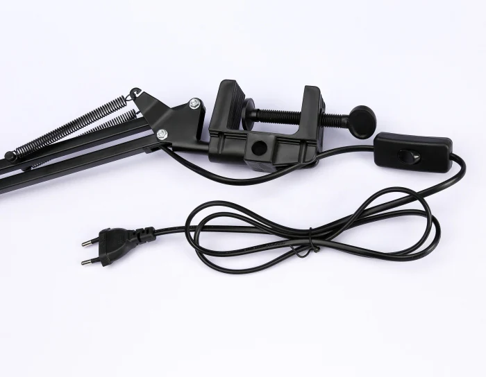 Настольная лампа со сменной лампой E27 на струбцине Ambrella light DE7722