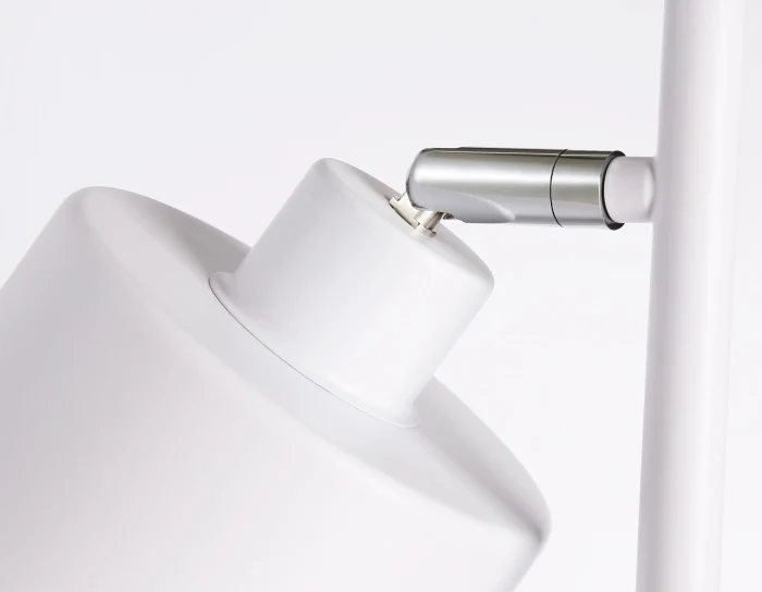 Напольный светильник со сменной лампой в стиле лофт Ambrella light TR8154