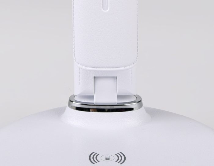 Светодиодная настольная лампа с беспроводной зарядкой Ambrella light DE520