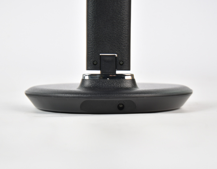 Светодиодная настольная лампа с беспроводной зарядкой Ambrella light DE521