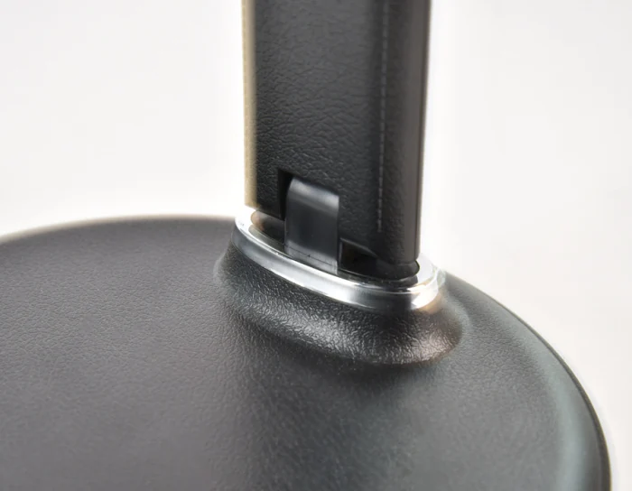 Светодиодная настольная лампа с беспроводной зарядкой Ambrella light DE521