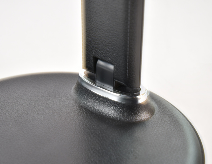 Светодиодная настольная лампа с беспроводной зарядкой Ambrella light DE521