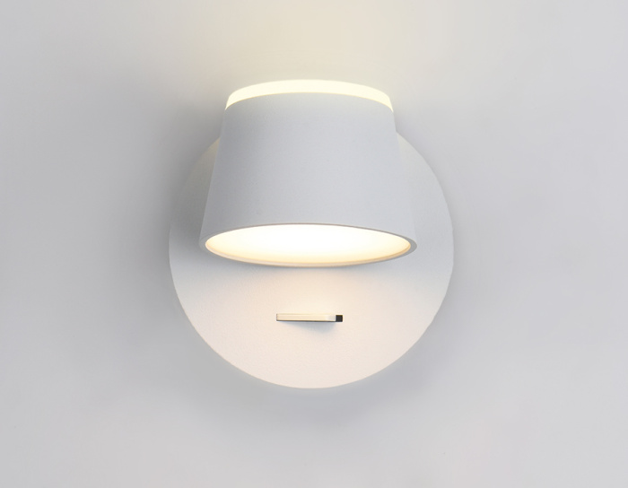 Настенный светодиодный светильник с выключателем на корпусе Ambrella light FW166