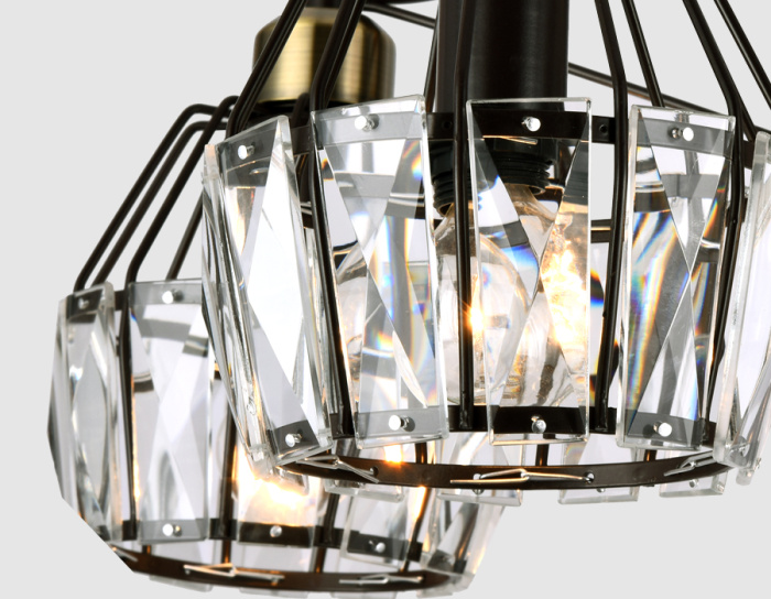 Потолочная люстра с хрусталем Ambrella light TR5870