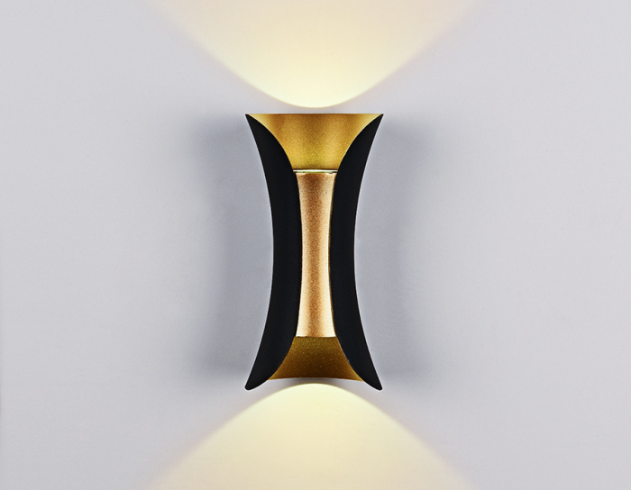 Настенный светодиодный светильник с высокой степенью влагозащиты Ambrella light FW193