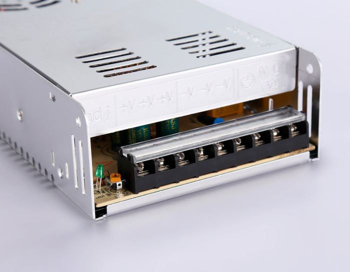 Блок питания для светодиодной ленты 12V 400W 33.3A IP20 90-260V 215*115*50 GS9552 Ambrella light GS9552