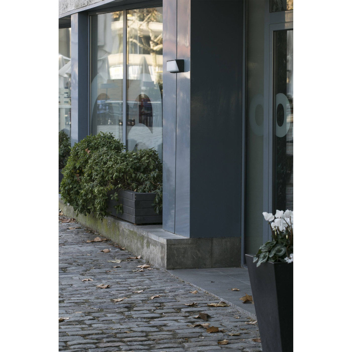 Настенный светильник HALF LED