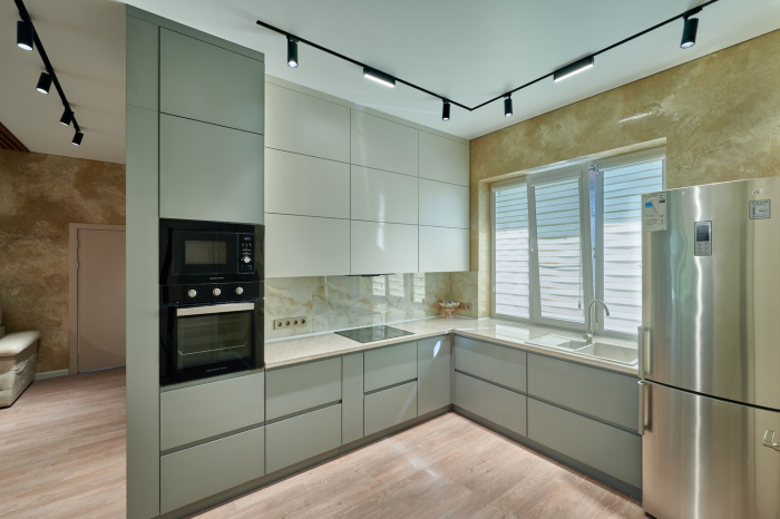 Светильник на шине Denkirs SOLID Hals DK6430-BK