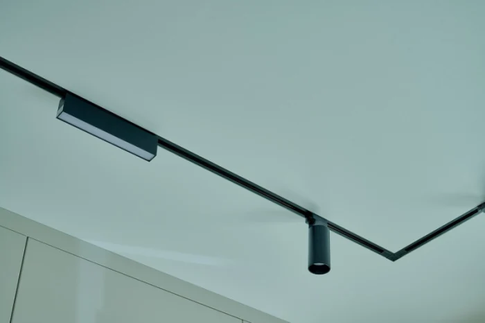 Светильник на шине Denkirs SOLID Hals DK6440-BK