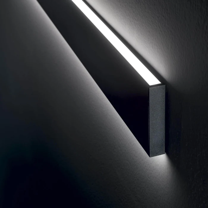 Настенный светодиодный светильник Ideal Lux Linus AP BK 242019