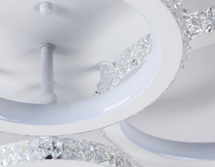 Потолочный светодиодный светильник с RGB подсветкой и пультом Ambrella light FA9524