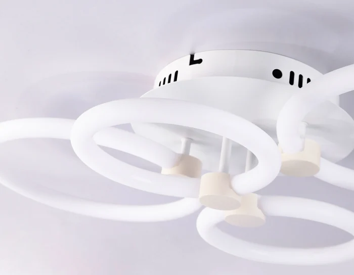 Потолочный светодиодный светильник с пультом Ambrella light FA3811