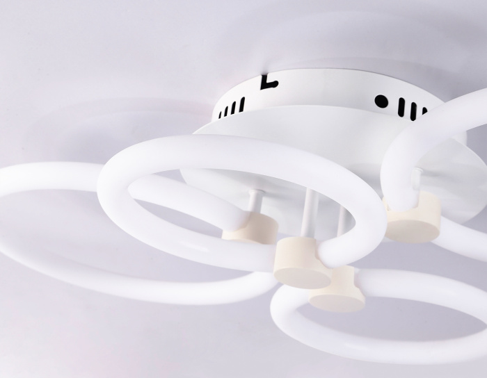 Потолочный светодиодный светильник с пультом Ambrella light FA3811