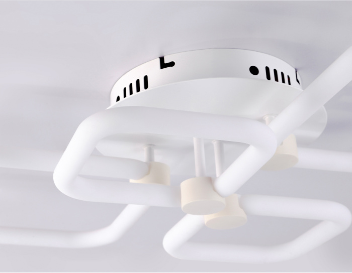 Потолочный светодиодный светильник с пультом Ambrella light FA3822