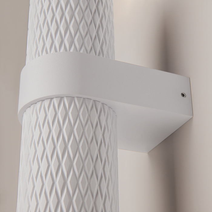 Настенный светильник Maytoni Focus Design C069WL-02W