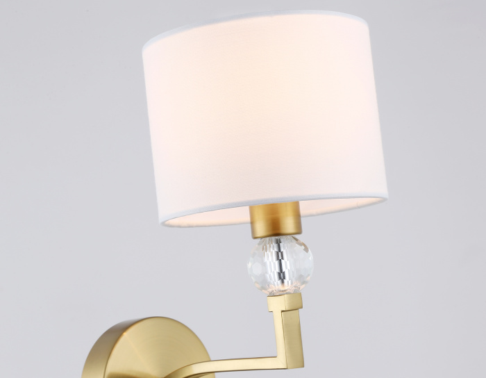 Настенный светильник с абажуром и хрусталем Ambrella light LH71135