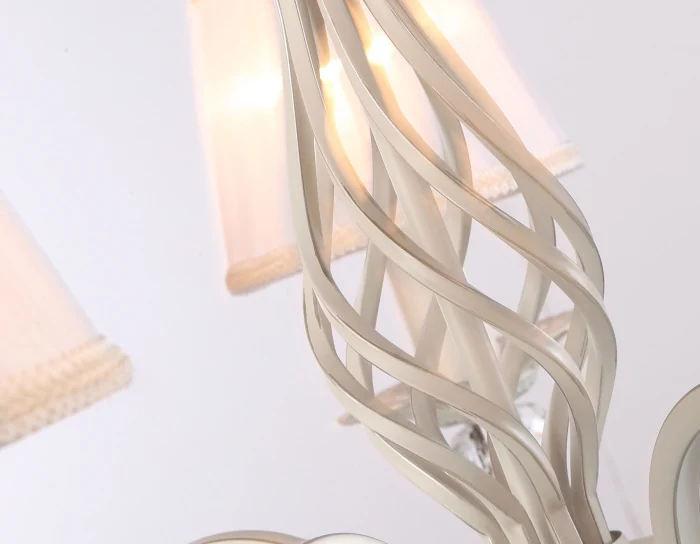 Подвесная люстра с абажурами и хрусталем Ambrella light TR4547