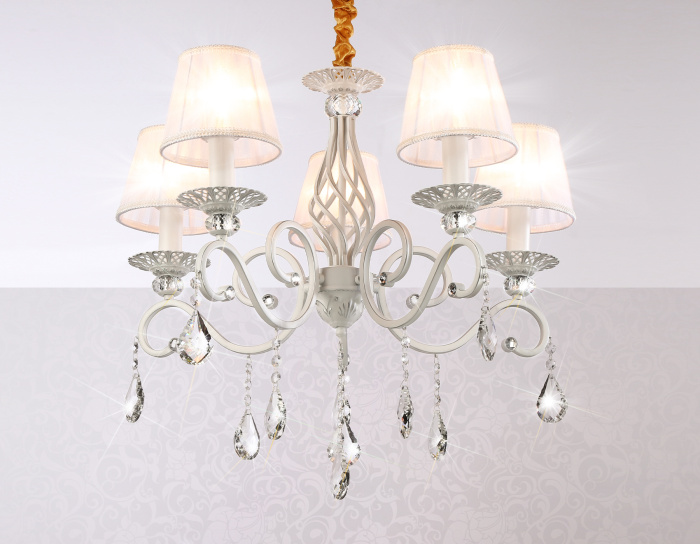 Подвесная люстра с абажурами и хрусталем Ambrella light TR4547