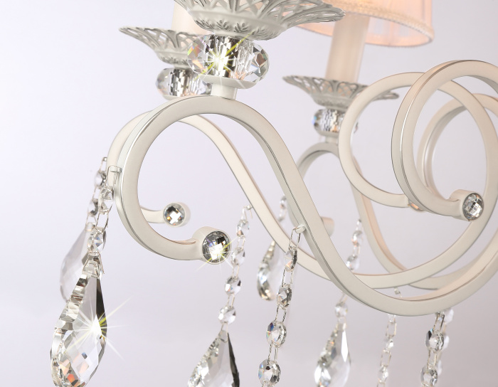 Подвесная люстра с абажурами и хрусталем Ambrella light TR4548