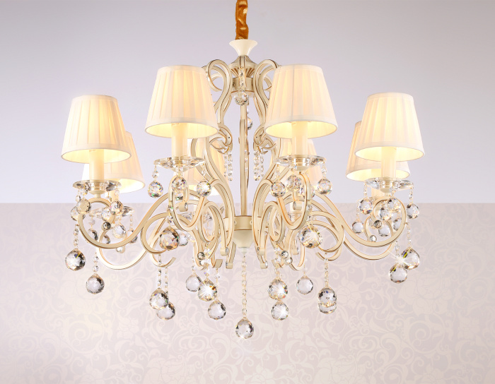 Подвесная люстра с абажурами и хрусталем Ambrella light TR4561