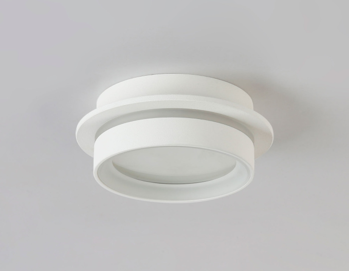 Накладной светильник со сменной лампой GX53 Ambrella light TN5383