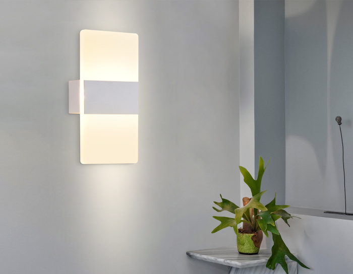 Настенный светодиодный светильник из акрила Ambrella light FW200