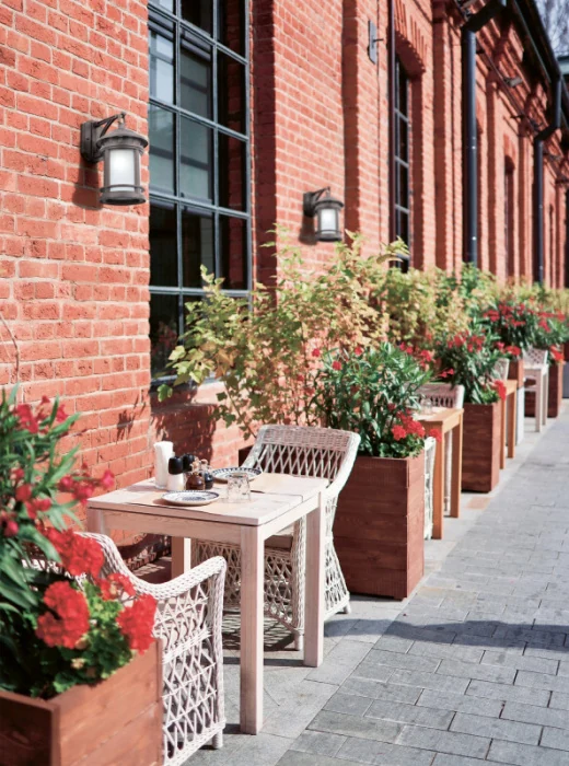 Уличный настенный светильник Maytoni SALAMANCA O031WL-01BR